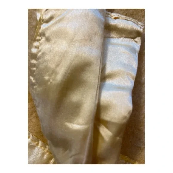 Vintage 100% Wool Kenwood Buttery Yellow Blanket 80”L 64”W - Picture 10 of 12